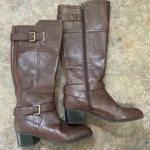 Unisa boots size 9.5 brown